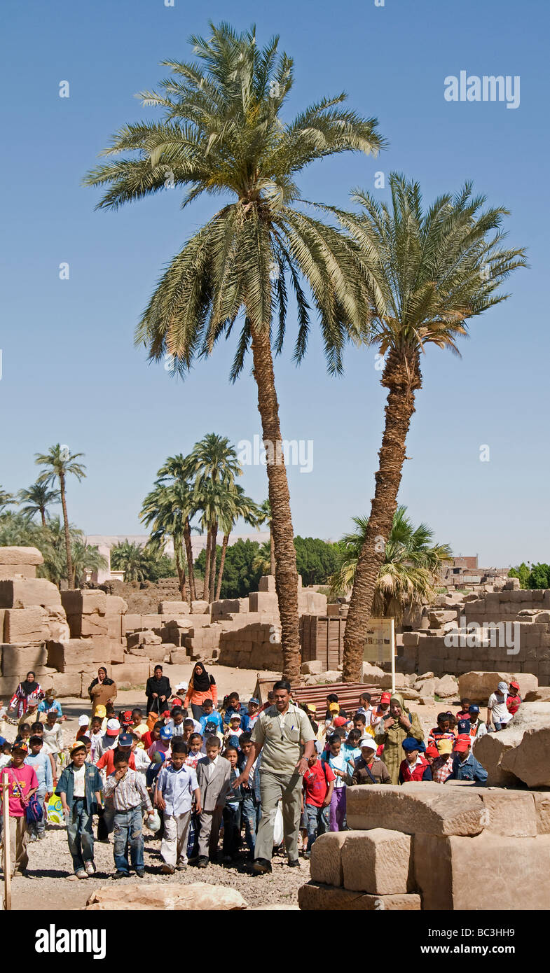 Tempel von Karnak Khonso Amon Ra Luxor Ägypten-Schulausflug Stockfoto