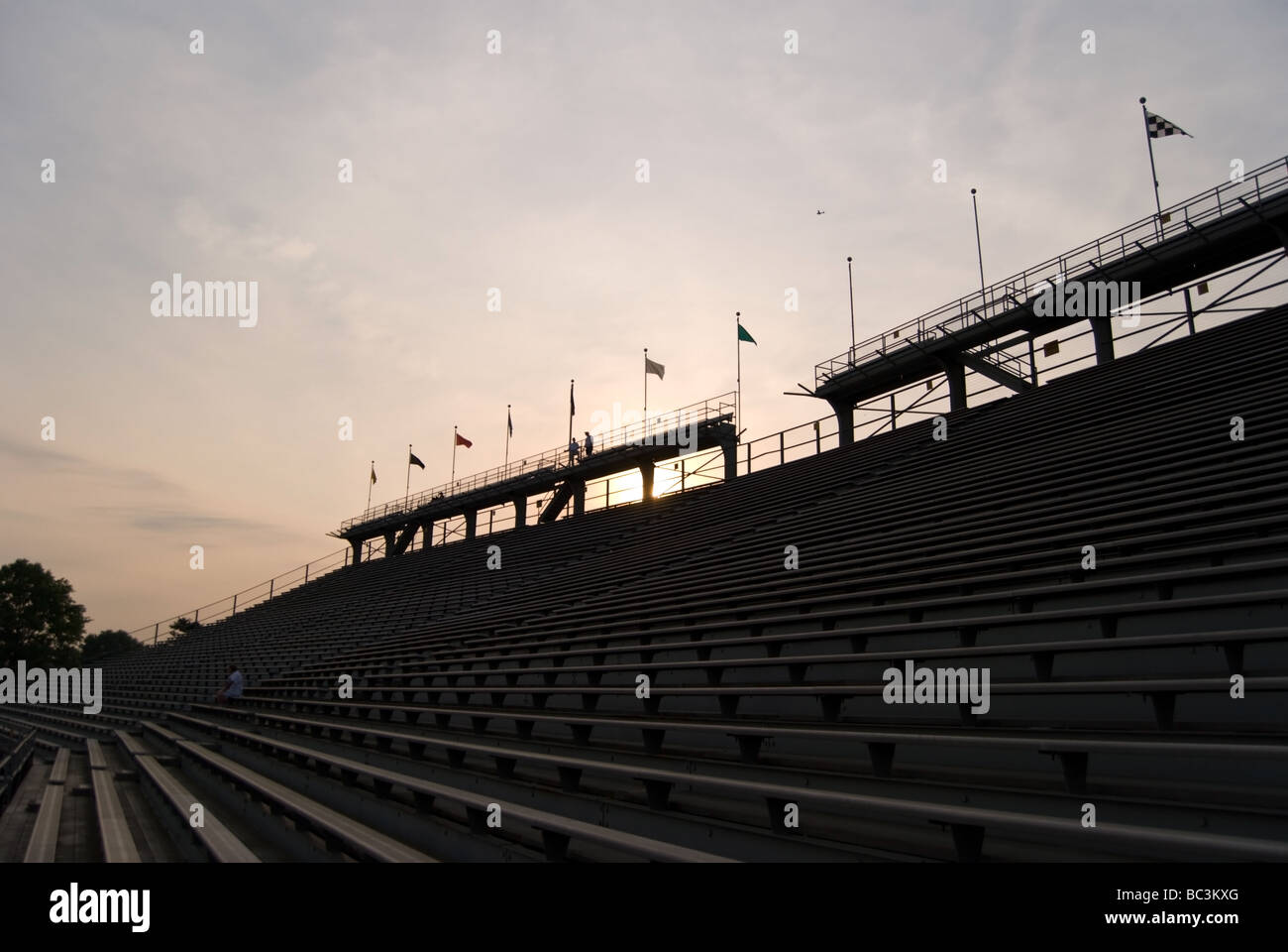 Der Indianapolis Motor Speedway in den frühen Morgenstunden vor 2009 Indy 500. Stockfoto