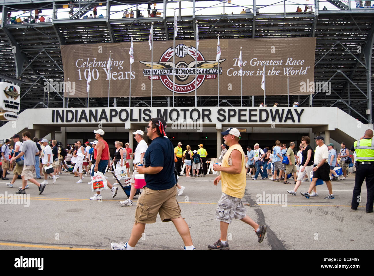Fans die Rennstrecke nach 2009 Indy 500 verlassen. Stockfoto