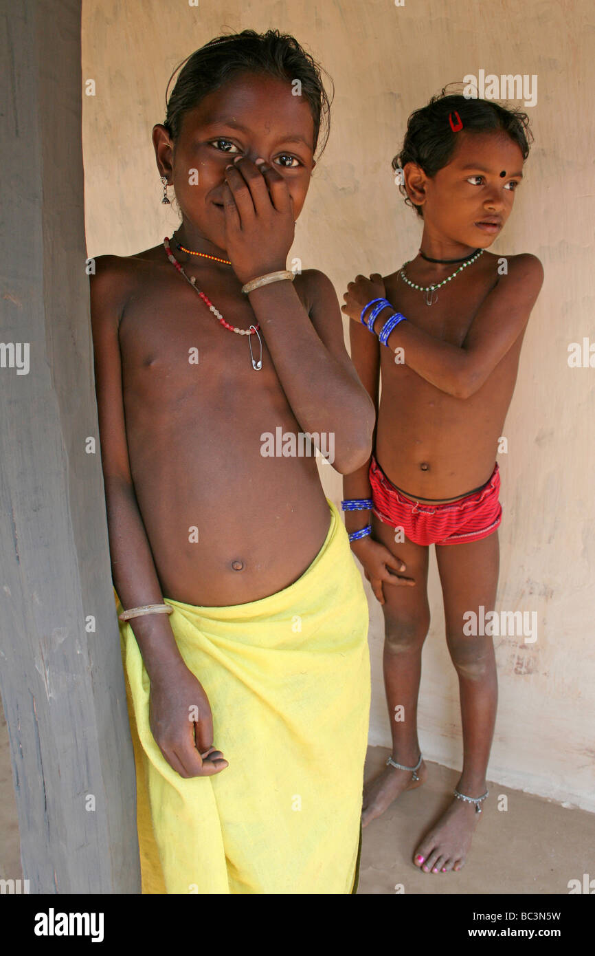 Schwester und Bruder des Indianerstammes Dhuruba, Orissa, Indien Stockfoto