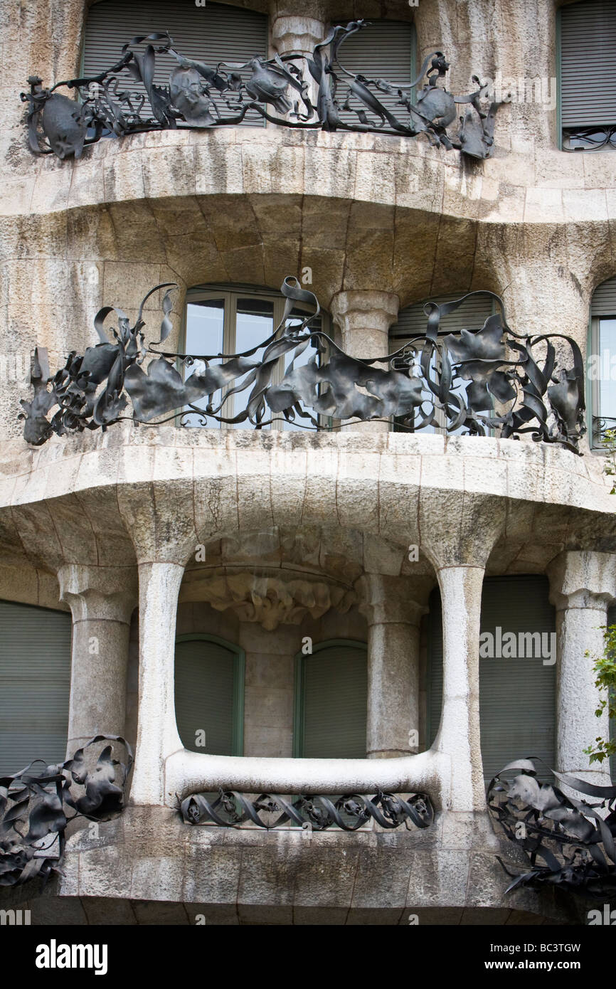 Nahaufnahme der modernistischen Stil Balkone bei Casa Mila mit ornamentalen Metalls durch Gaudi Barcelona Spanien Stockfoto
