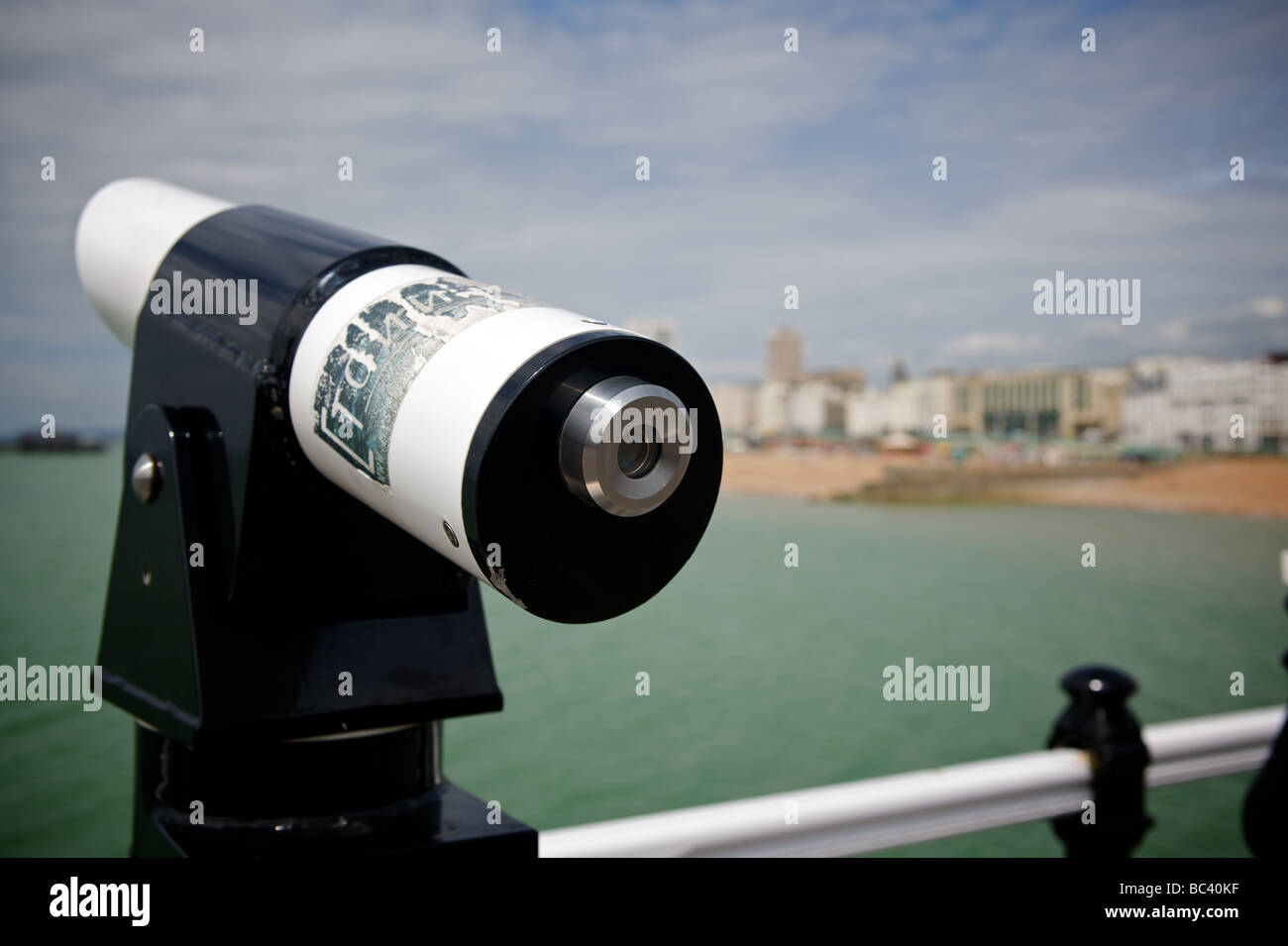 Teleskop auf dem Pier von Brighton Stockfoto