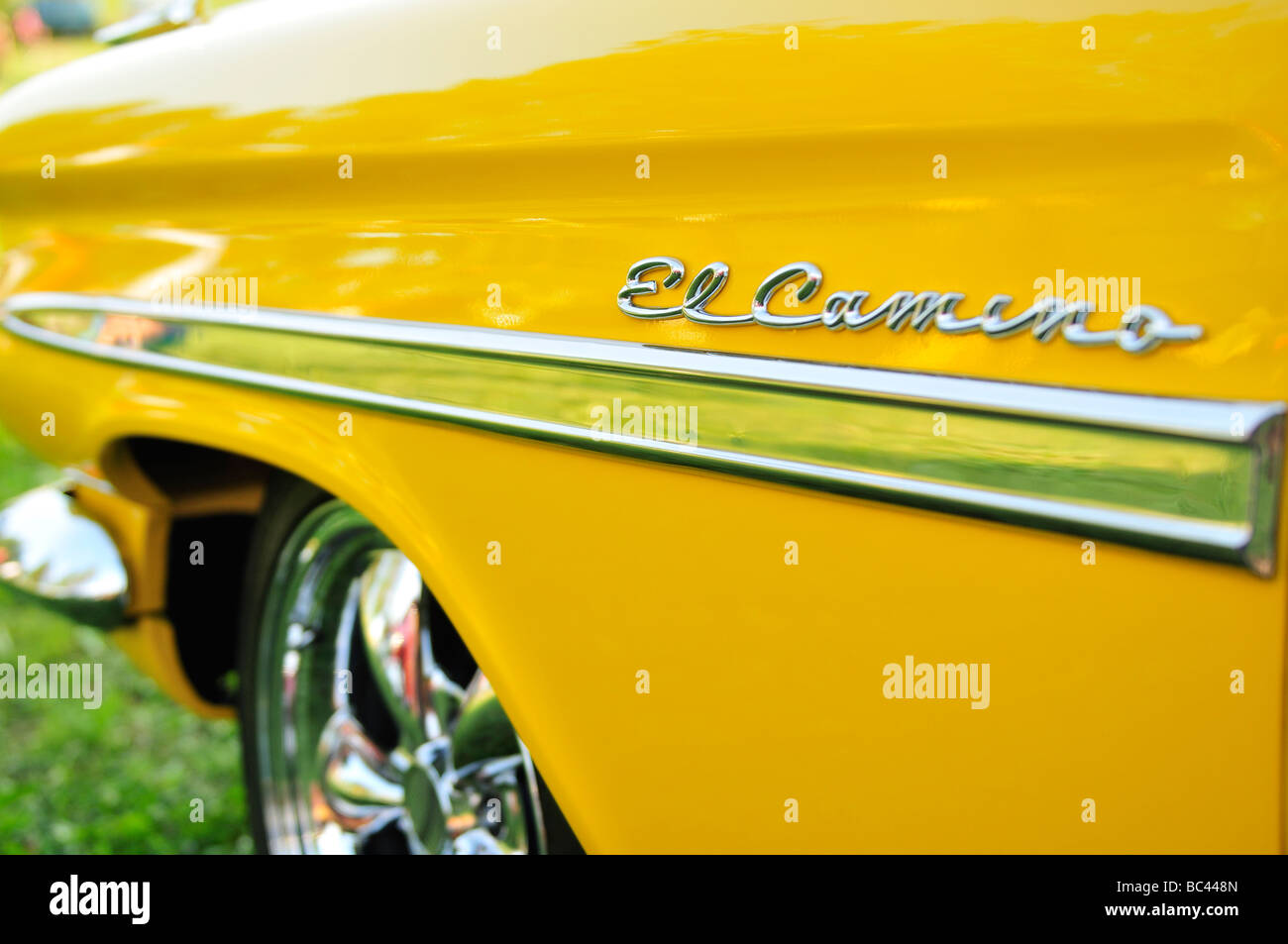 Retro chrome style Auto Türgriff mit Druckknopf Stockfotografie - Alamy