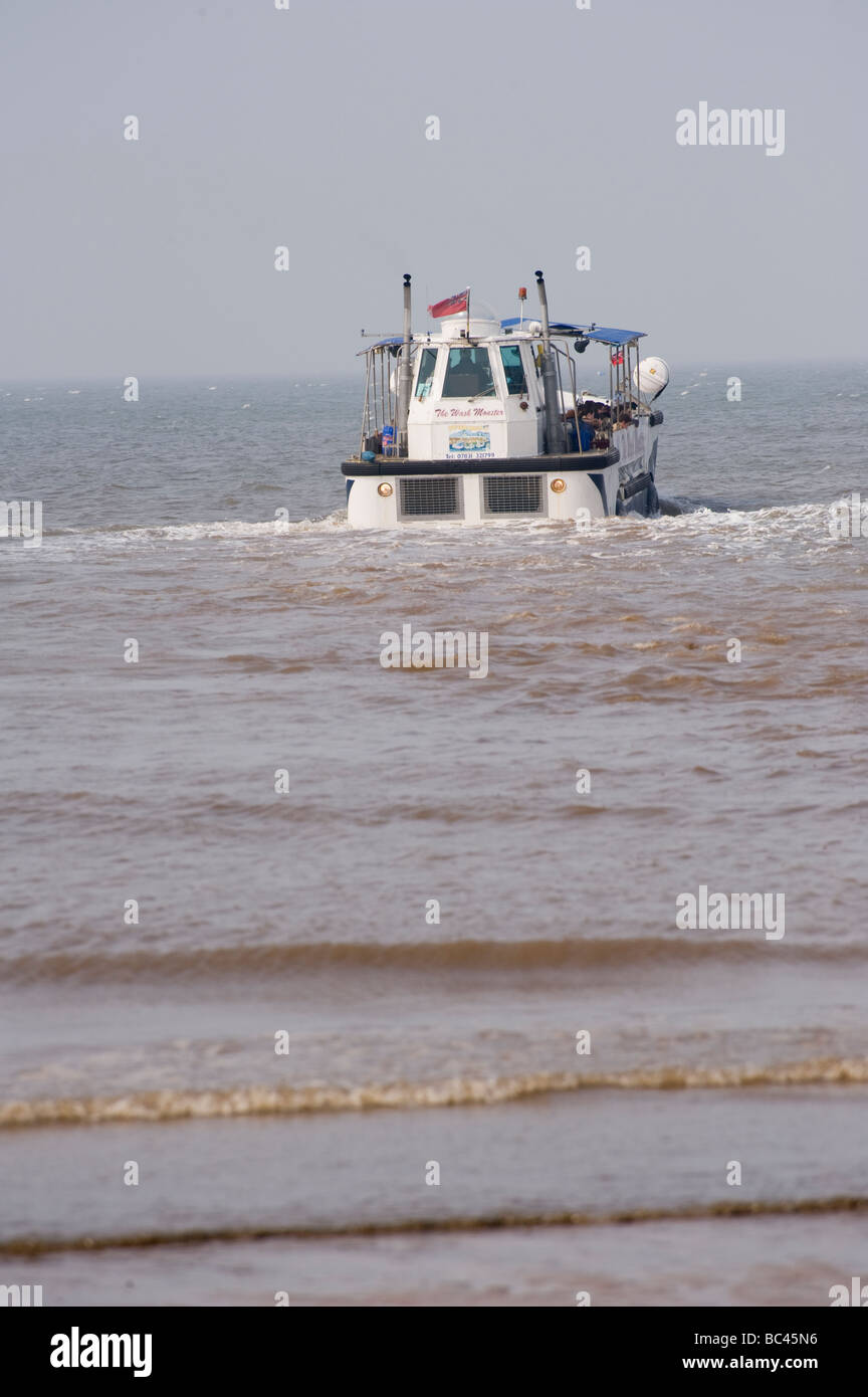 Wiley Wash Monster eine amphibische Handwerk ins Meer bei Hunstanton in Norfolk, England Stockfoto