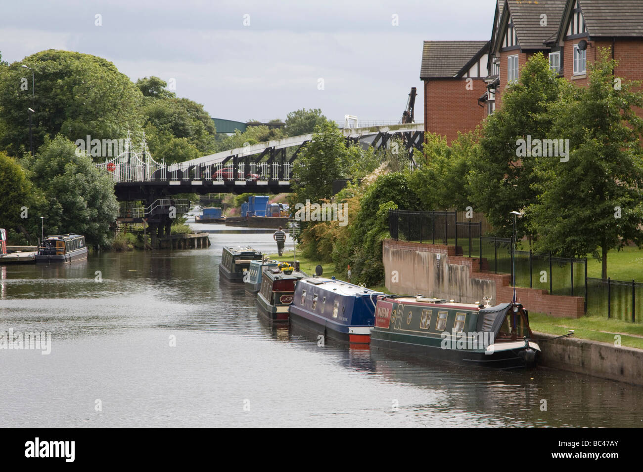 Stadtbrücke 1899 errichtete eine Drehbrücke Fluss Weaver Navigation Northwich Cheshire England uk gb Stockfoto