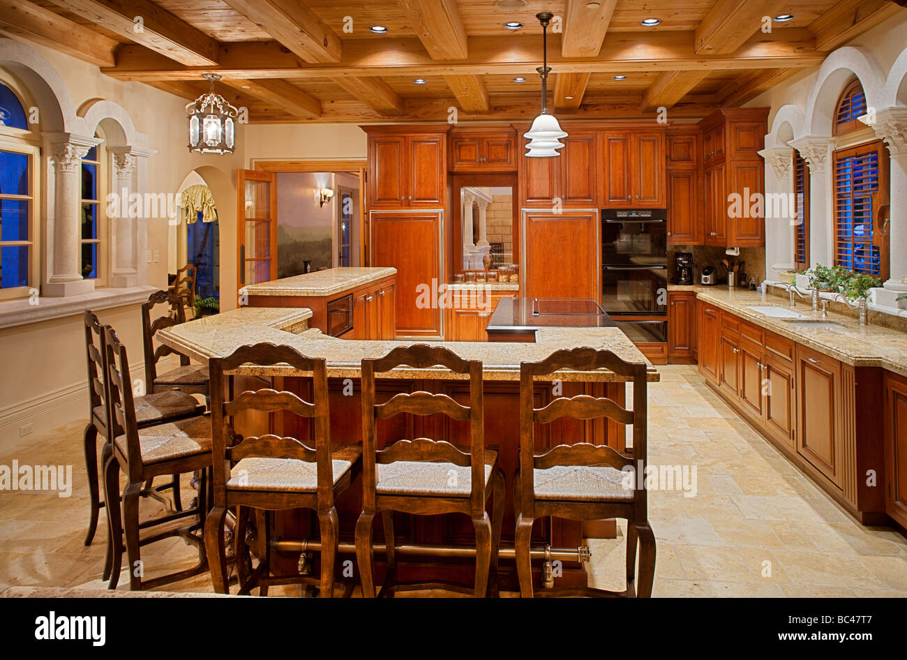 Eine Küche in einer Luxusresidenz in Boca Raton, Florida, USA Stockfoto