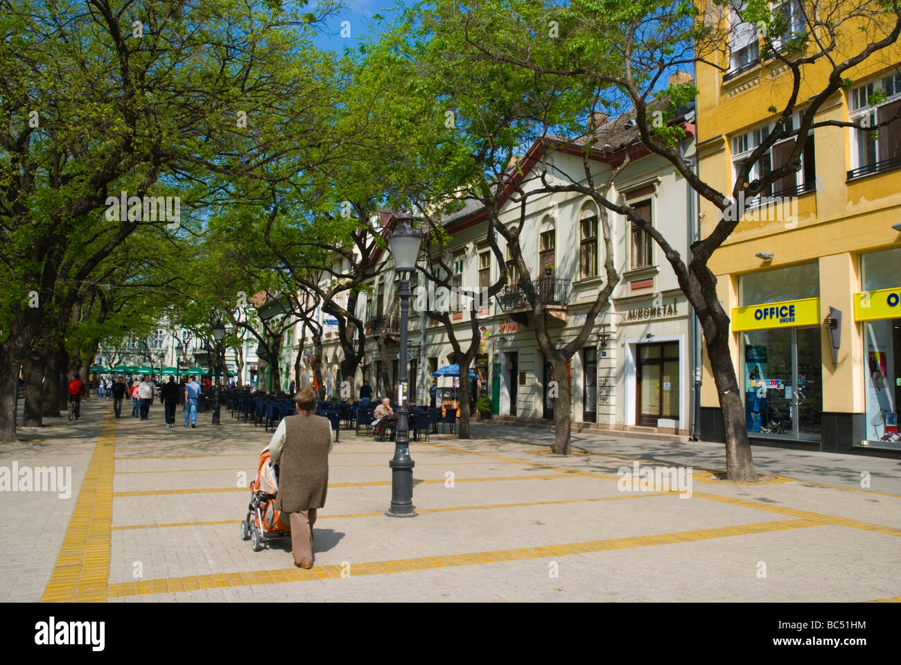Boulevard am Trg Republike Platz in Mitteleuropa Subotica Serbien Stockfoto