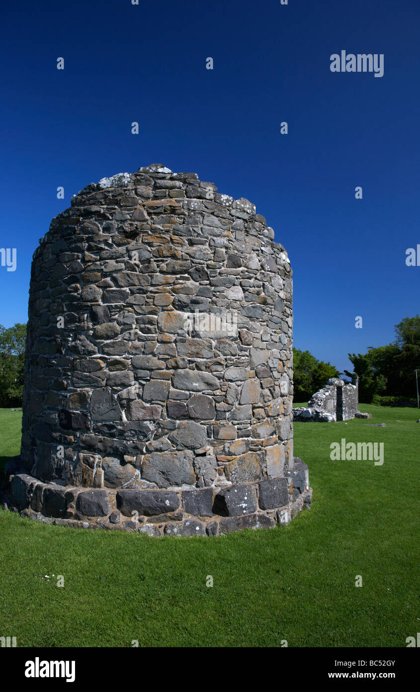 Überreste des 6. Jahrhunderts Rundturm an der klösterlichen Site bei Nendrum auf Mahee Insel Grafschaft, Nord-Irland Stockfoto