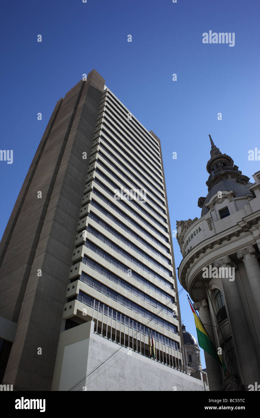 Flacher Blick auf das Gebäude der Banco Central de Bolivia / Bolivianische Zentralbank, La Paz, Bolivien Stockfoto