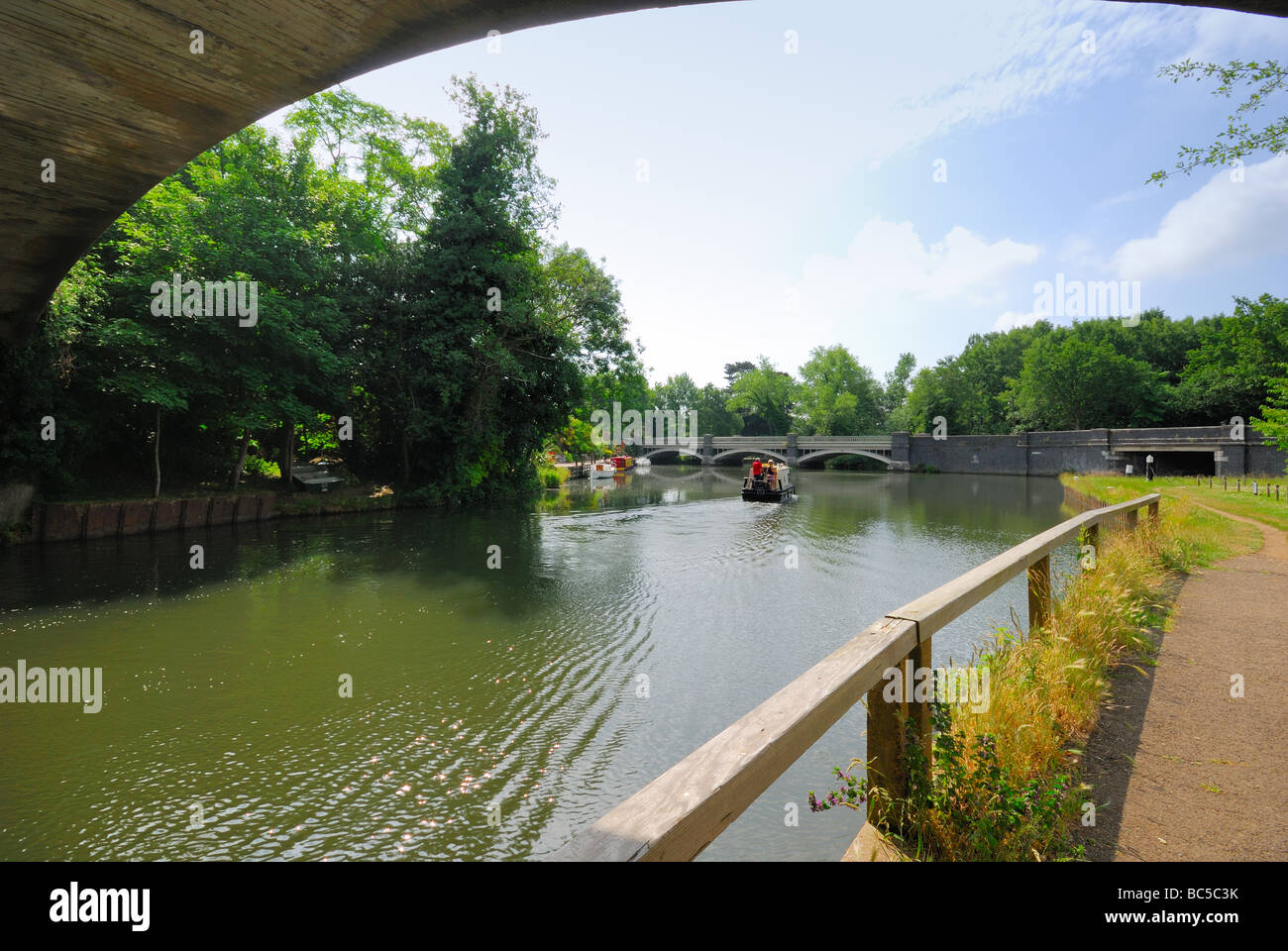 Canalside in Weybridge Stockfoto