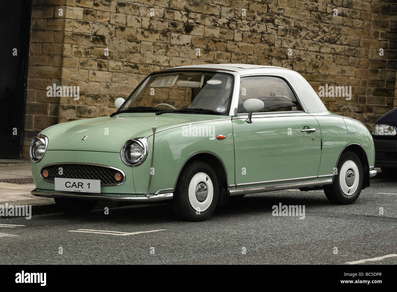 Nissan Figaro Retro-Stil Auto Limited Edition Automatik Baujahr 1993 Madeonly in 4 Farben für jede Jahreszeit Stockfoto