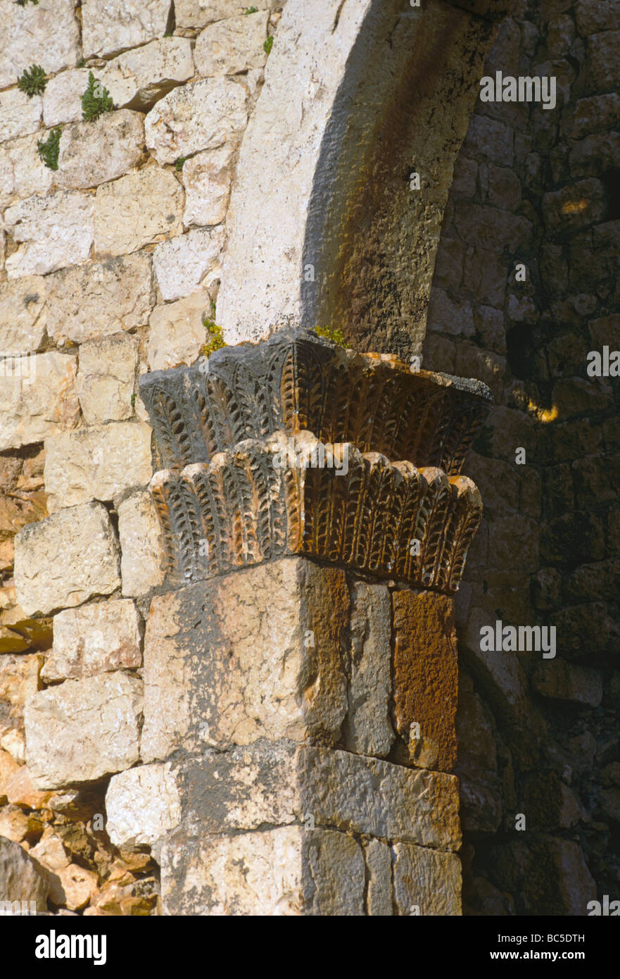 Detail des Bogens in der byzantinischen Kirche am Rande der Doline bei Kanytelis alten Elaeusa Sabastei Türkei 690406 105 Stockfoto