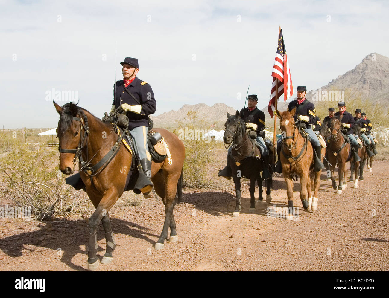 Kavallerie Truppen auf ihrem Weg auf dem Schlachtfeld während Bürgerkrieg Reenactment Picacho Peak State Park Arizona März 2007 Stockfoto