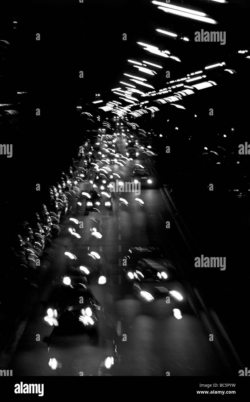 Deutschland, Hamburg, Stadtverkehr in der Nacht Stockfoto