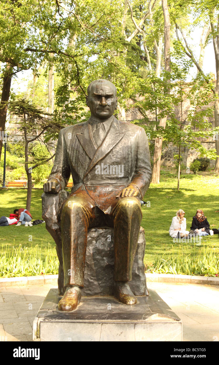 Istanbul Türkei Gulhane Park Statue von Mustafa Kemal Atatürk türkischen nationalistischen Führer und Gründer der türkischen Republik Stockfoto