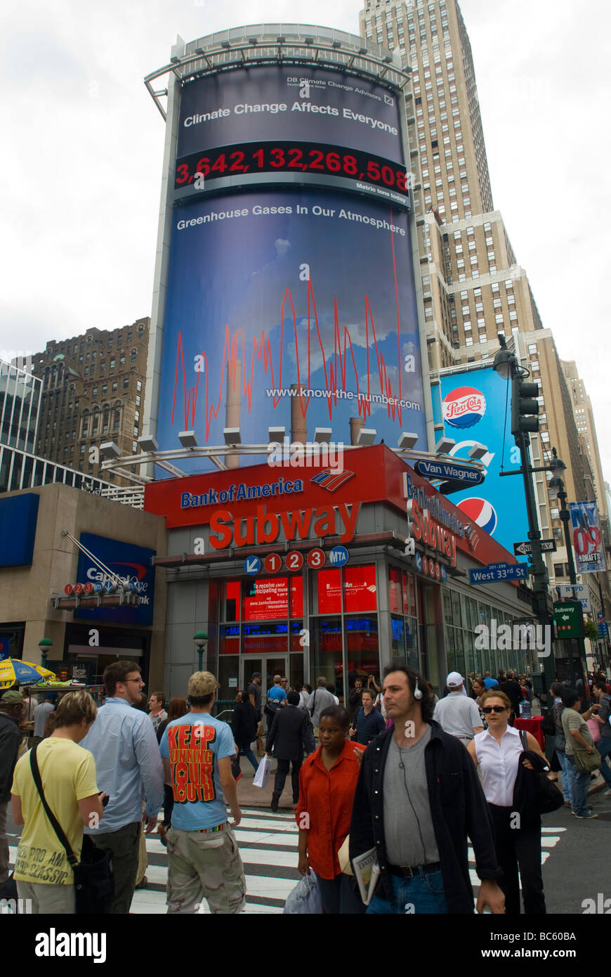 Die Carbon Counter Plakatwand in New York verfolgt die Menge an Treibhausgasen in der Atmosphäre Stockfoto