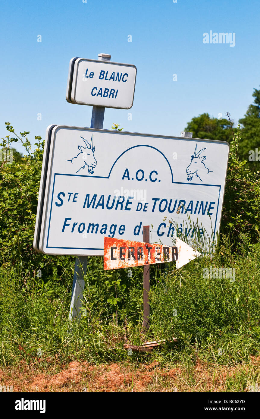 Den Ziegenkäse für den Verkauf von lokalen Farm Zeichen - Touraine, Frankreich. Stockfoto