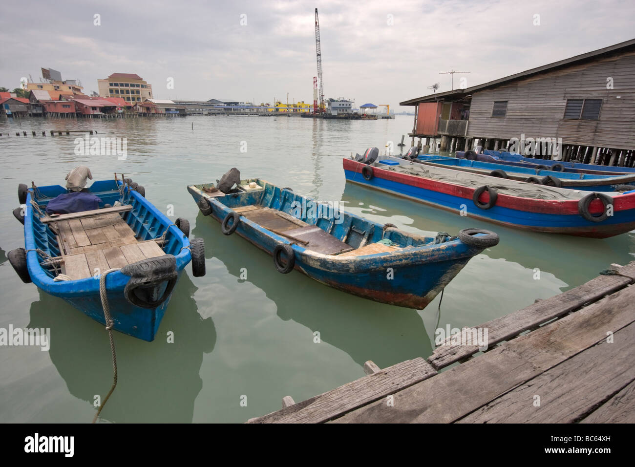 Angelboote/Fischerboote am Chew Jetty, Georgetown, Penang, Malaysia Stockfoto