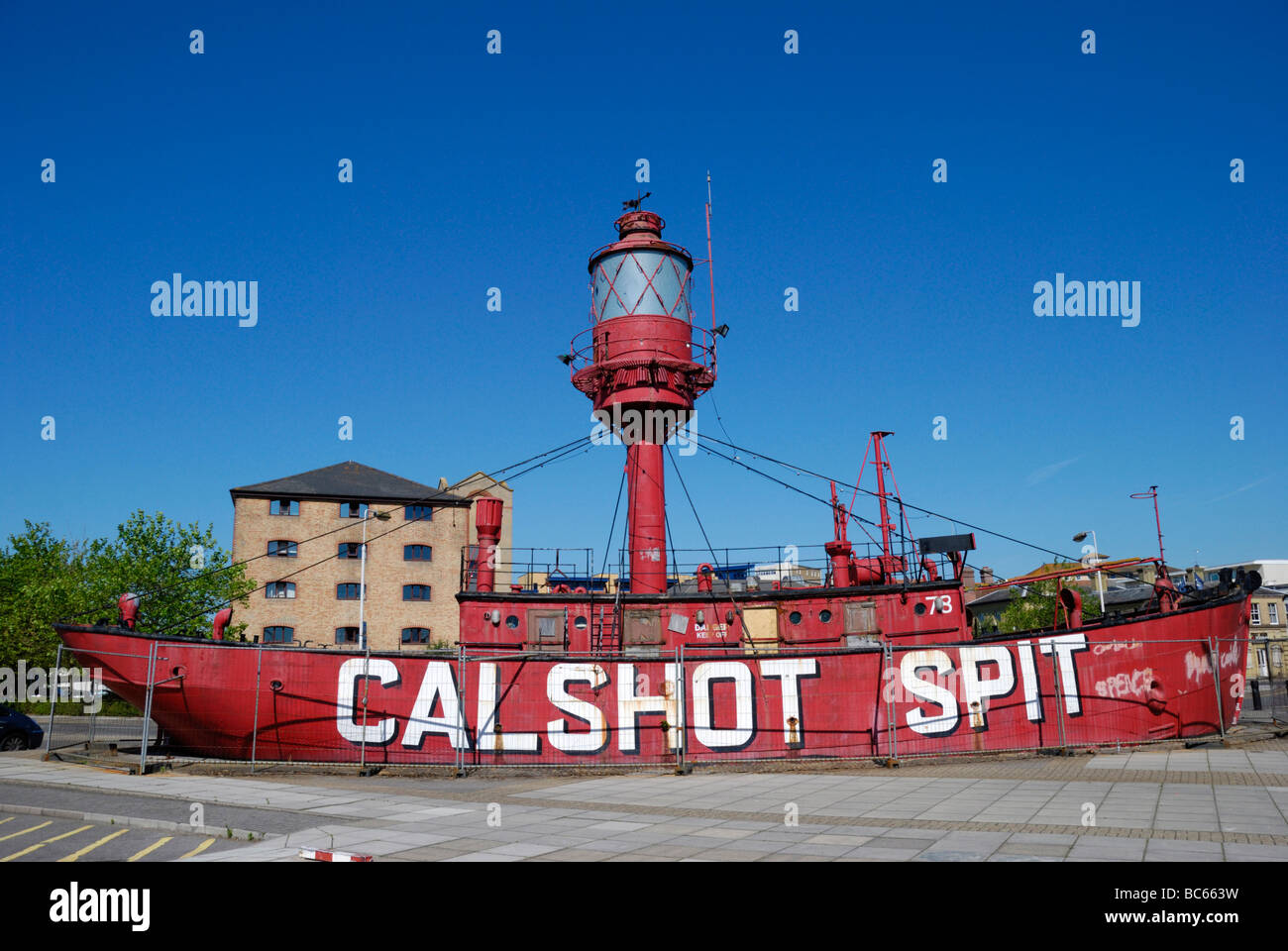 Calshot Spit Feuerschiff an Ocean Village Marina Southampton Hampshire in England Stockfoto