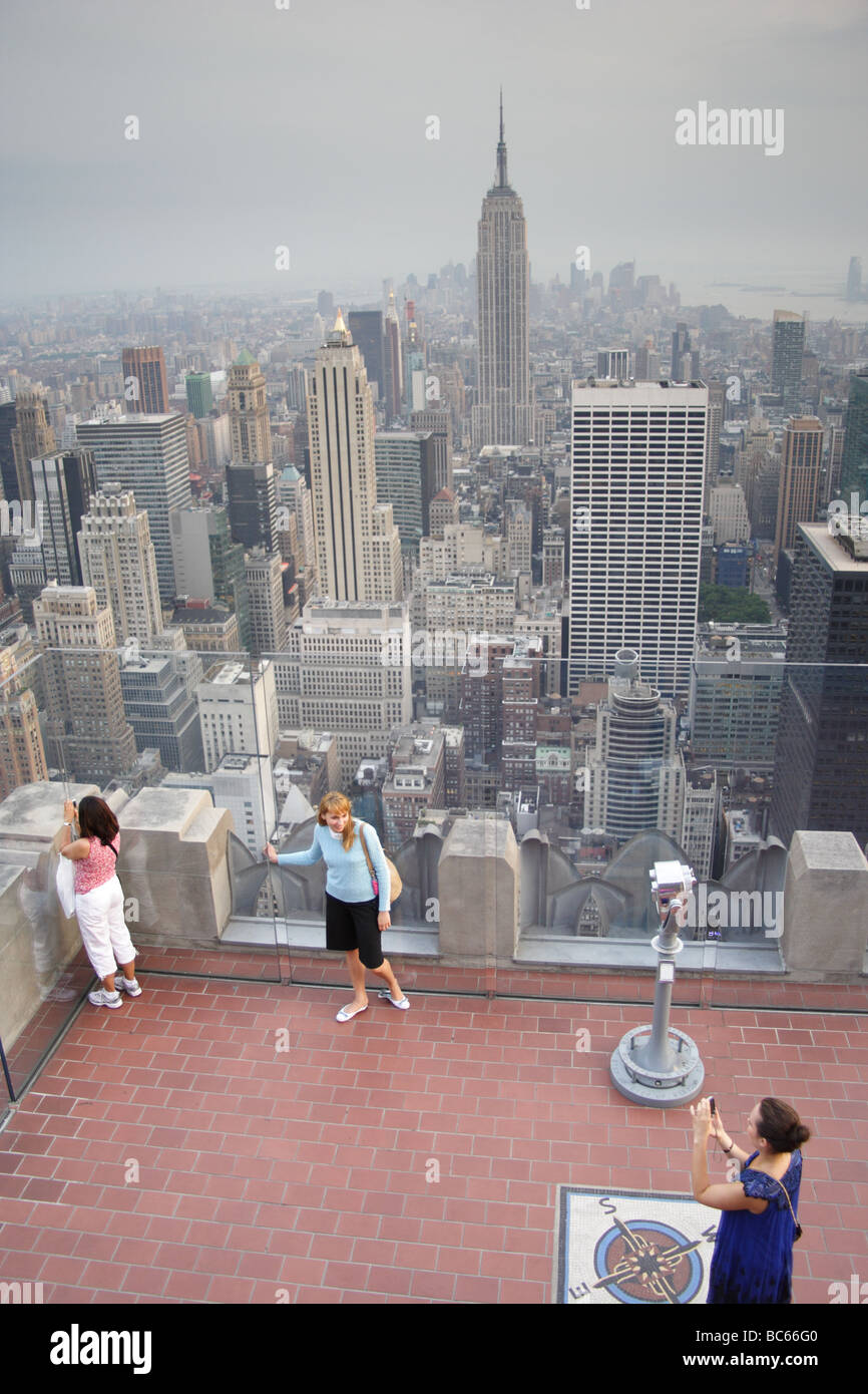 Touristen auf der Aussichtsplattform Rockefeller, Manhattan New York Stockfoto