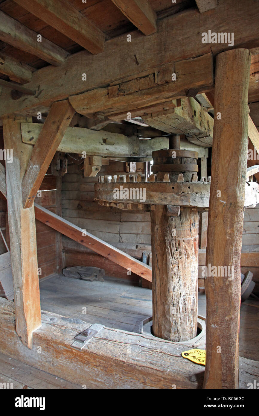 Getriebe Räder in Seite eine Wassermühle. Stockfoto