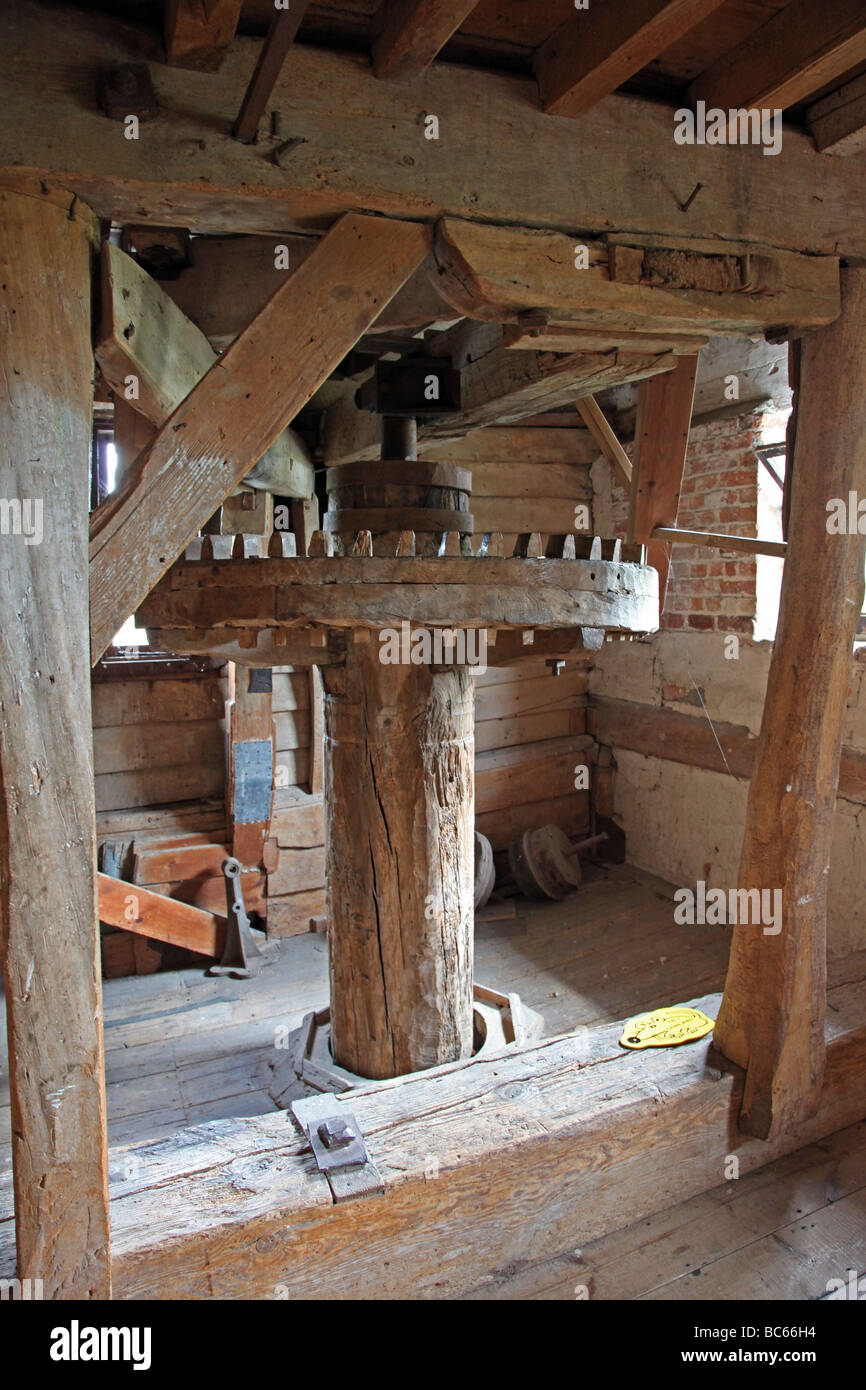 Getriebe Räder in Seite eine Wassermühle. Stockfoto