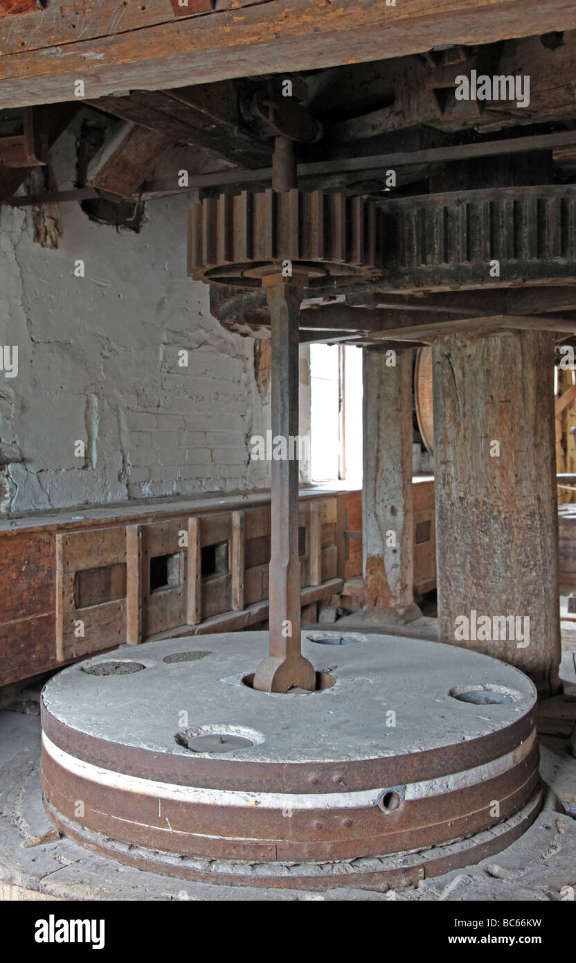 Getriebe Räder in Seite eine Wassermühle. Stockfoto