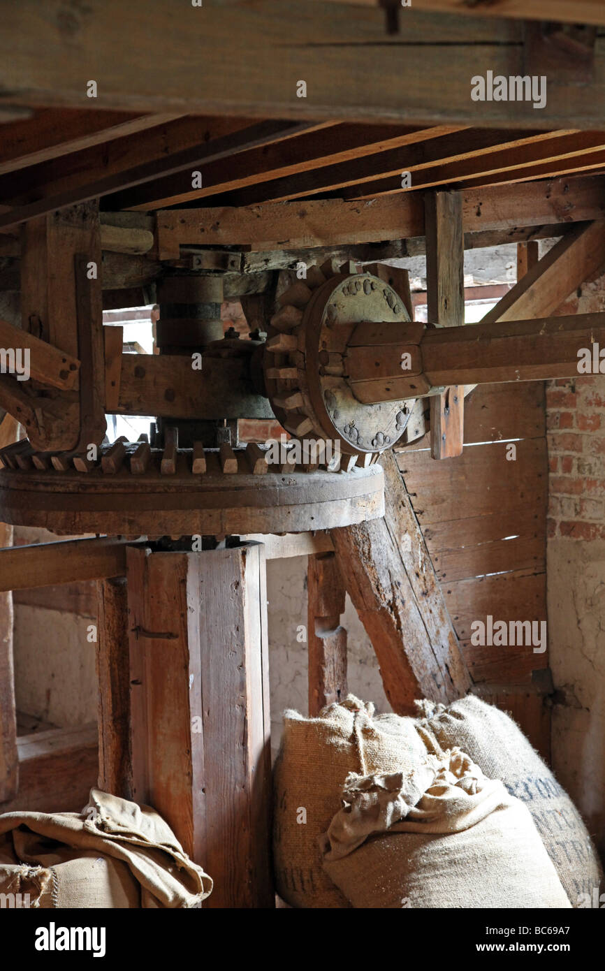 Getriebe Räder in Seite eine Wassermühle. Stockfoto