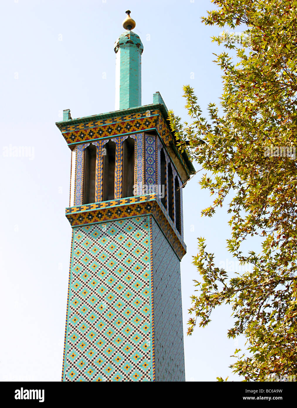 Quadratische Minarett im Golestan Palast in Teheran, Iran Stockfoto