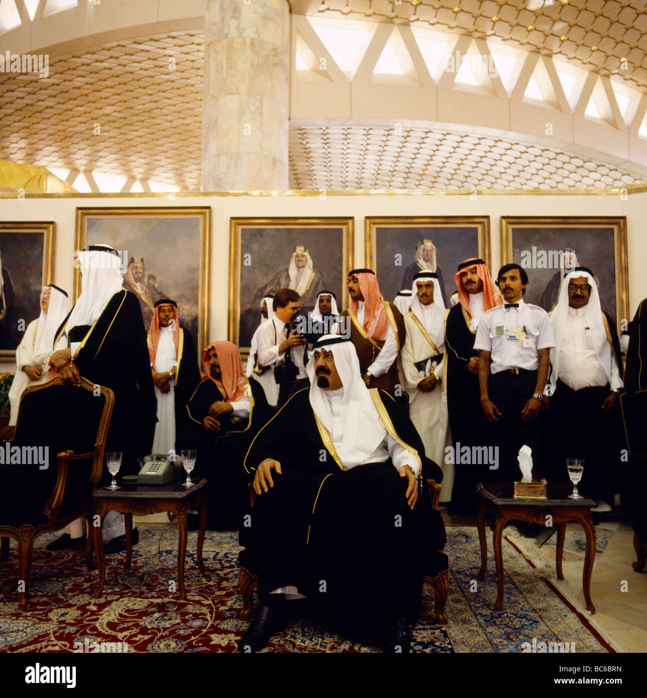 Mitglieder der königlichen Familie am neuen Flughafen-Saudi-Arabien Stockfoto