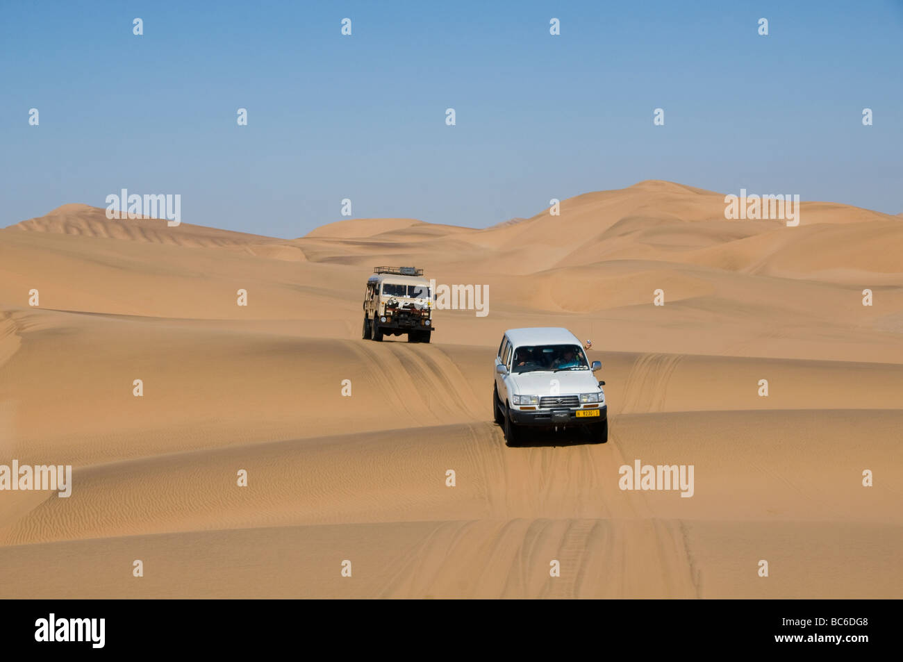 fahren den Sanddünen des Skeleton Coast auf eine lebendige Wüste tour Stockfoto