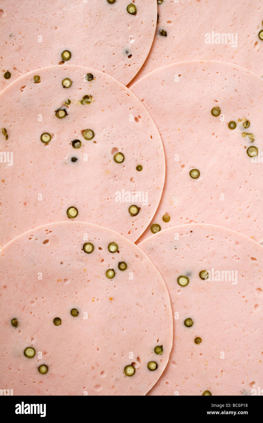 Mehrere Scheiben Pfefferwurst (Paprika Wurst, Vollformat