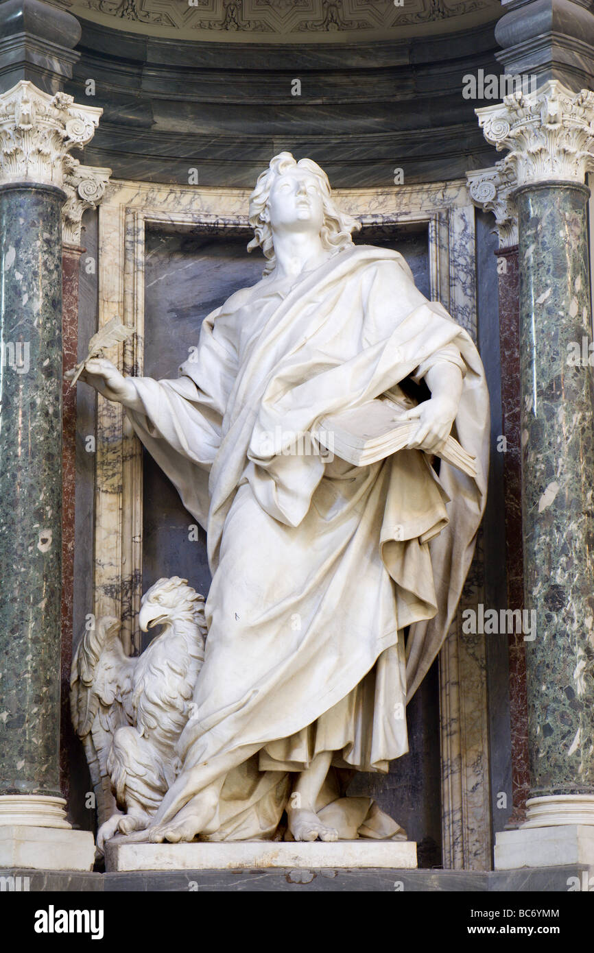 Rom - Apostel hl. Johannes Evangelist von Lateran Basilice - Interieur Stockfoto Rom - Apostel hl. Johannes Evangelist von Lateran Basilice - Interieur Stockfoto
