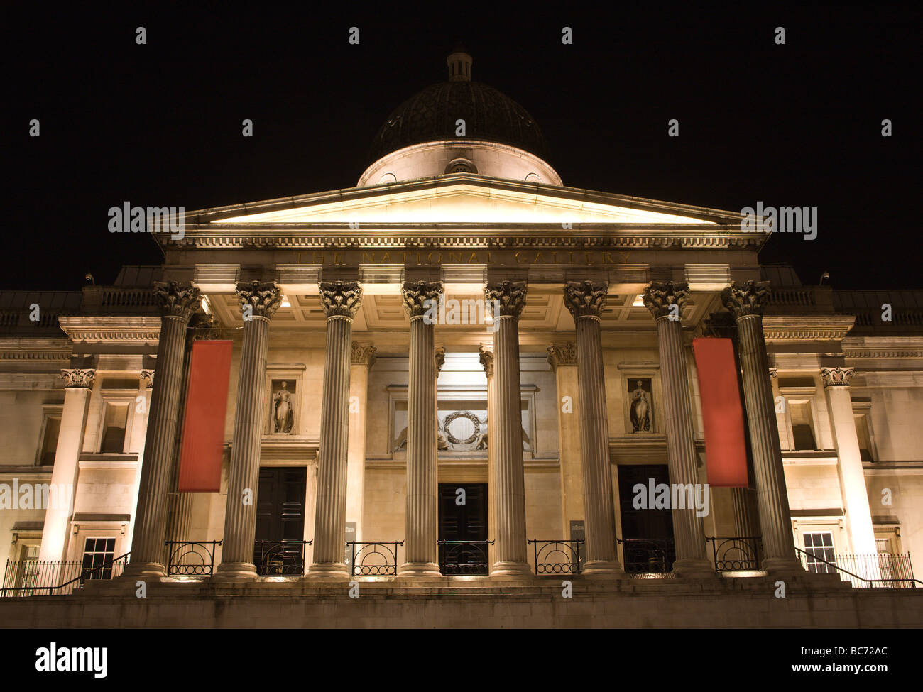 London - nationale Galerie in Nacht Stockfoto