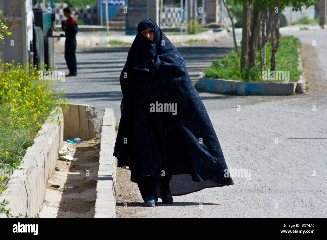 Frau trägt ein Tschador in Hamadan, Iran Stockfoto