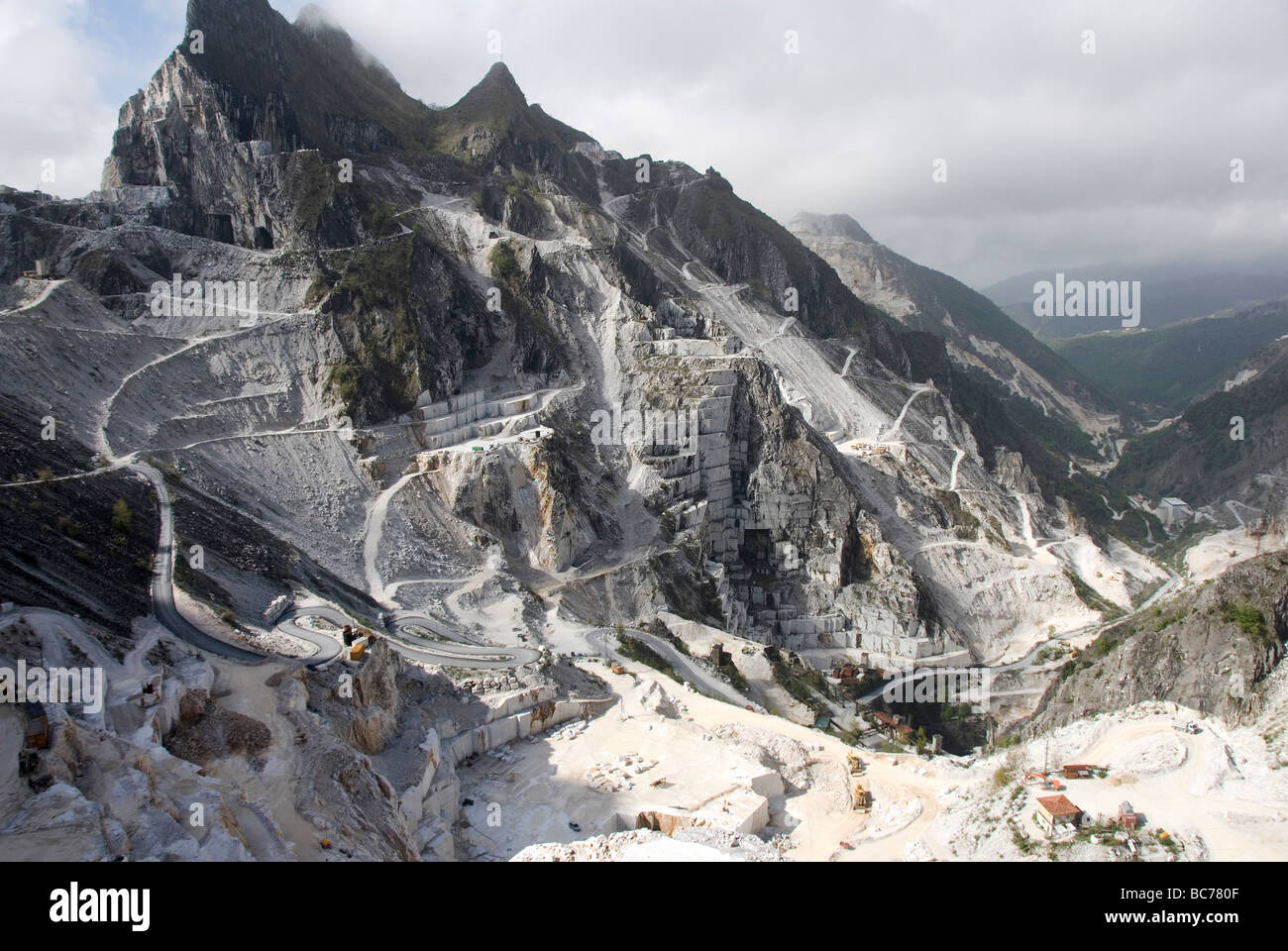 Die Cave Michelangelo, einer der größten Steinbrüche in Carrara Berge oder Apuanischen Alpen Stockfoto