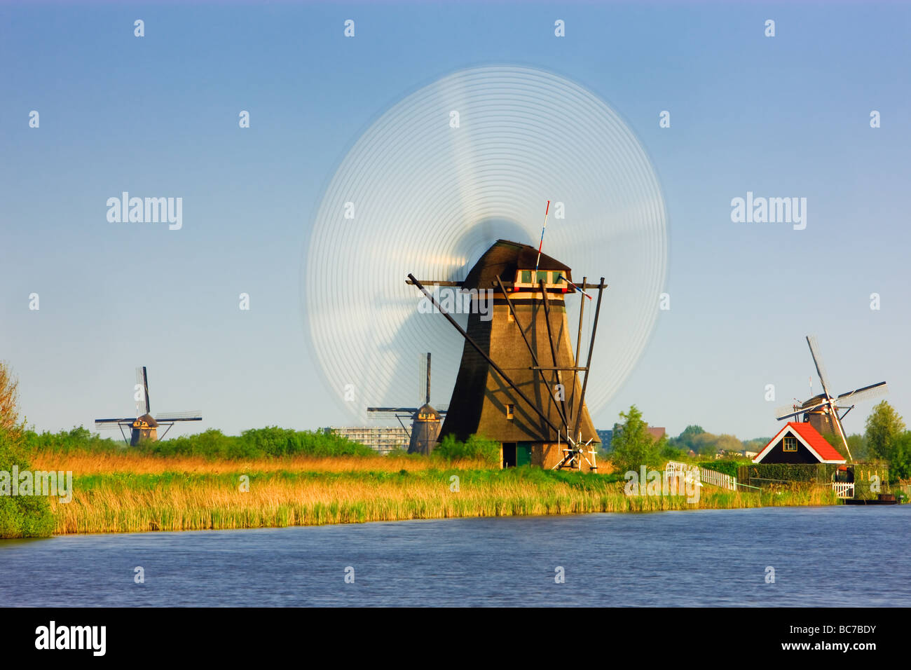 Drehenden Windmühle am Kinderdijk, Niederlande Stockfoto