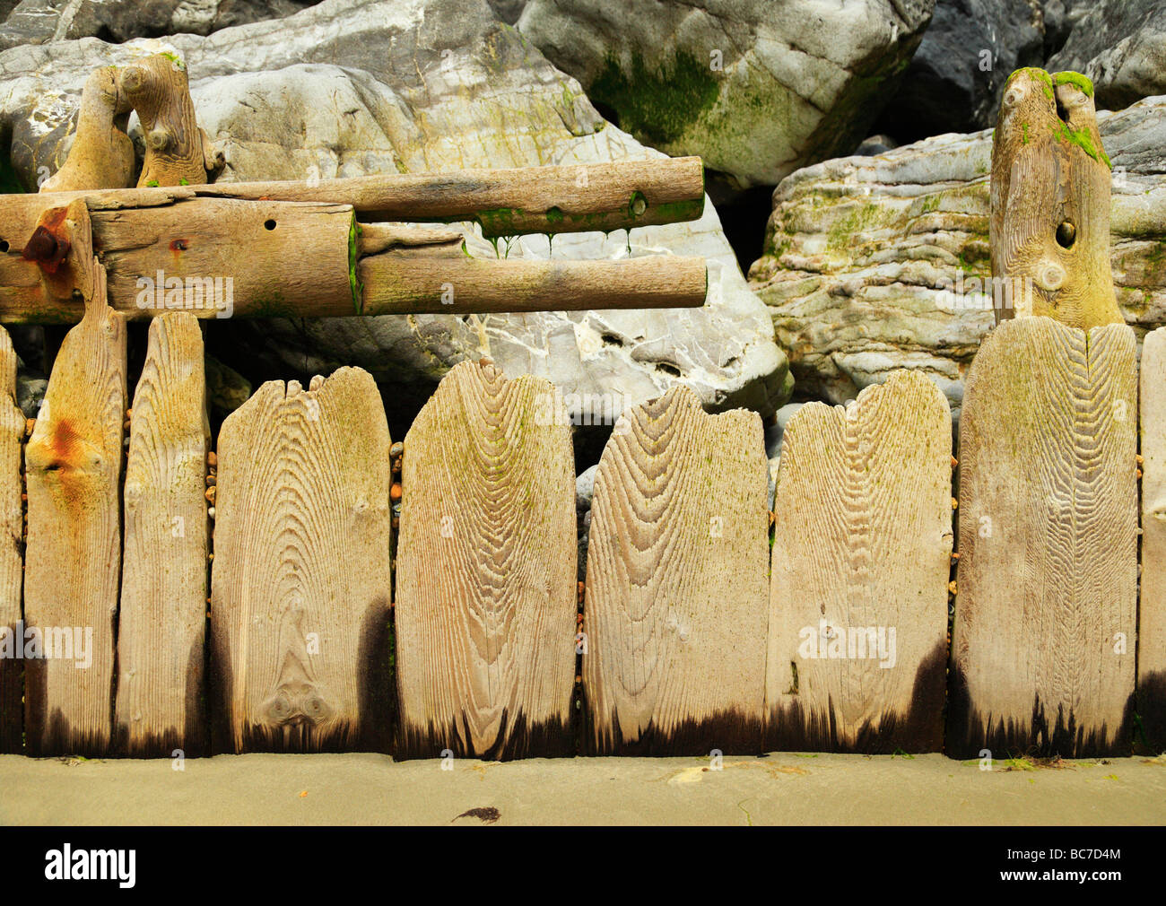 Abgenutzte Dielen aus Holz. Climping, West Sussex, England, UK. Stockfoto