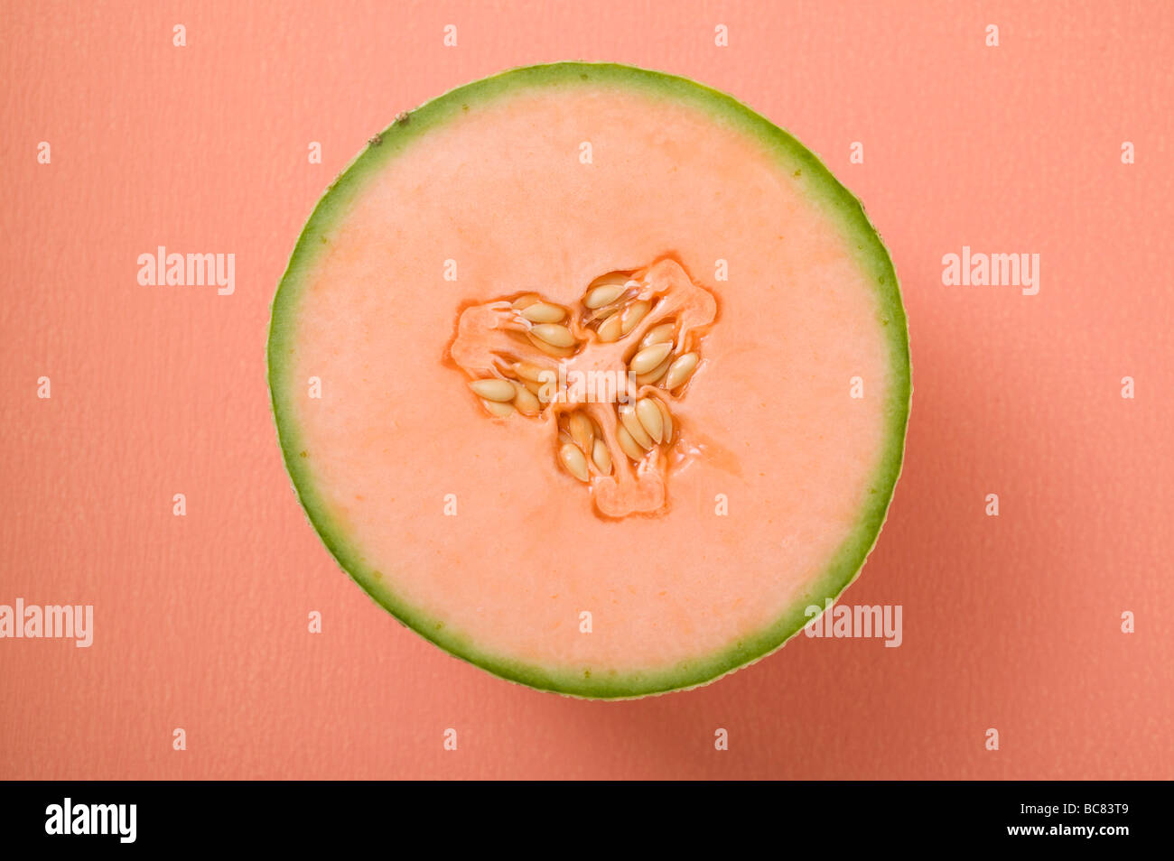 Eine halbe Melone Melone (Draufsicht)- Stockfoto