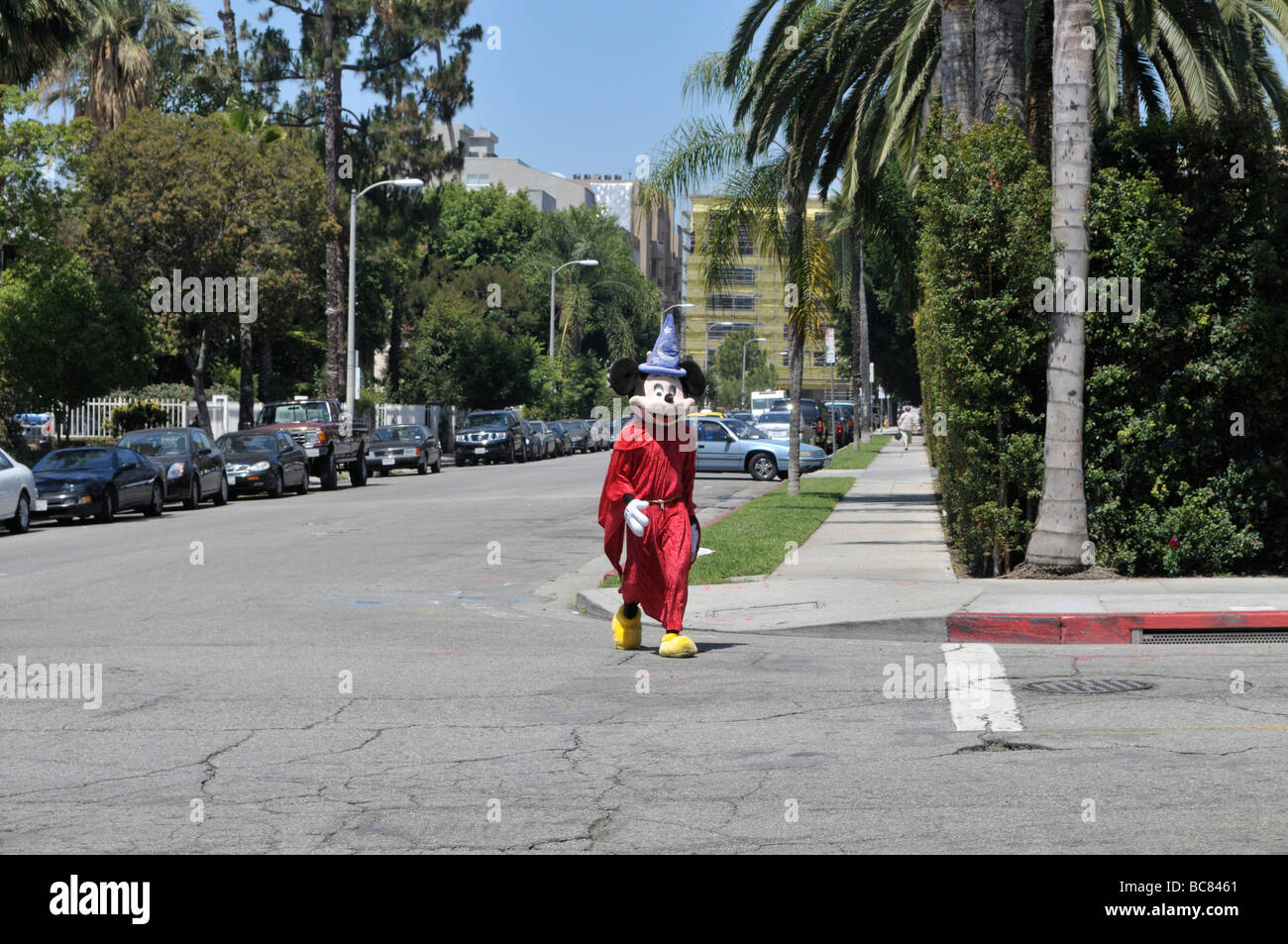 Mickey Mouse kommt zu Fuß entlang in Hollywood, Los Angeles, Kalifornien Stockfoto