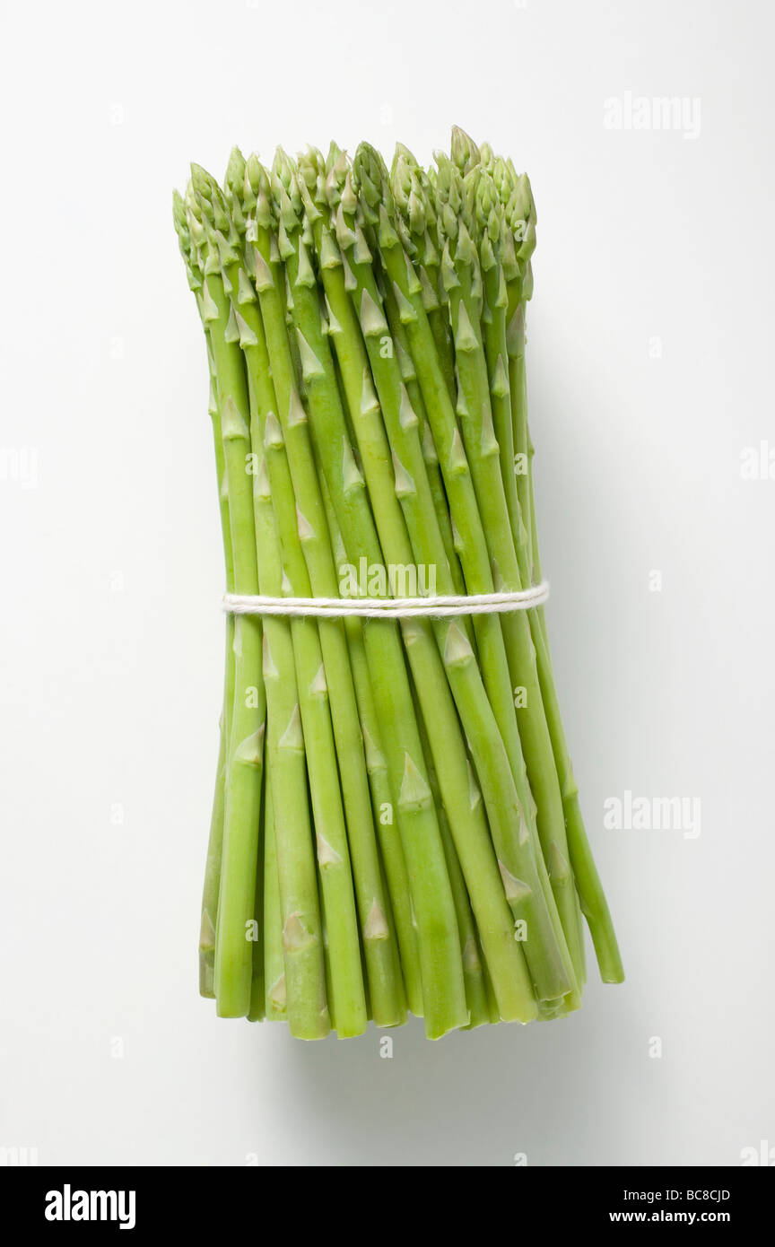 Ein Bündel von grünem Spargel- Stockfoto