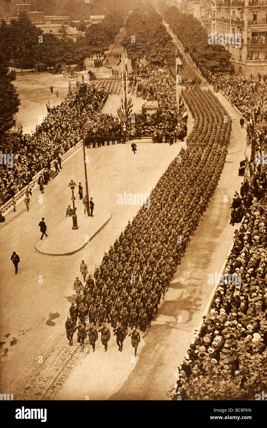 Amerikanische Truppen Parade in den Straßen von Paris am Tag der Unabhängigkeit 1918. Stockfoto