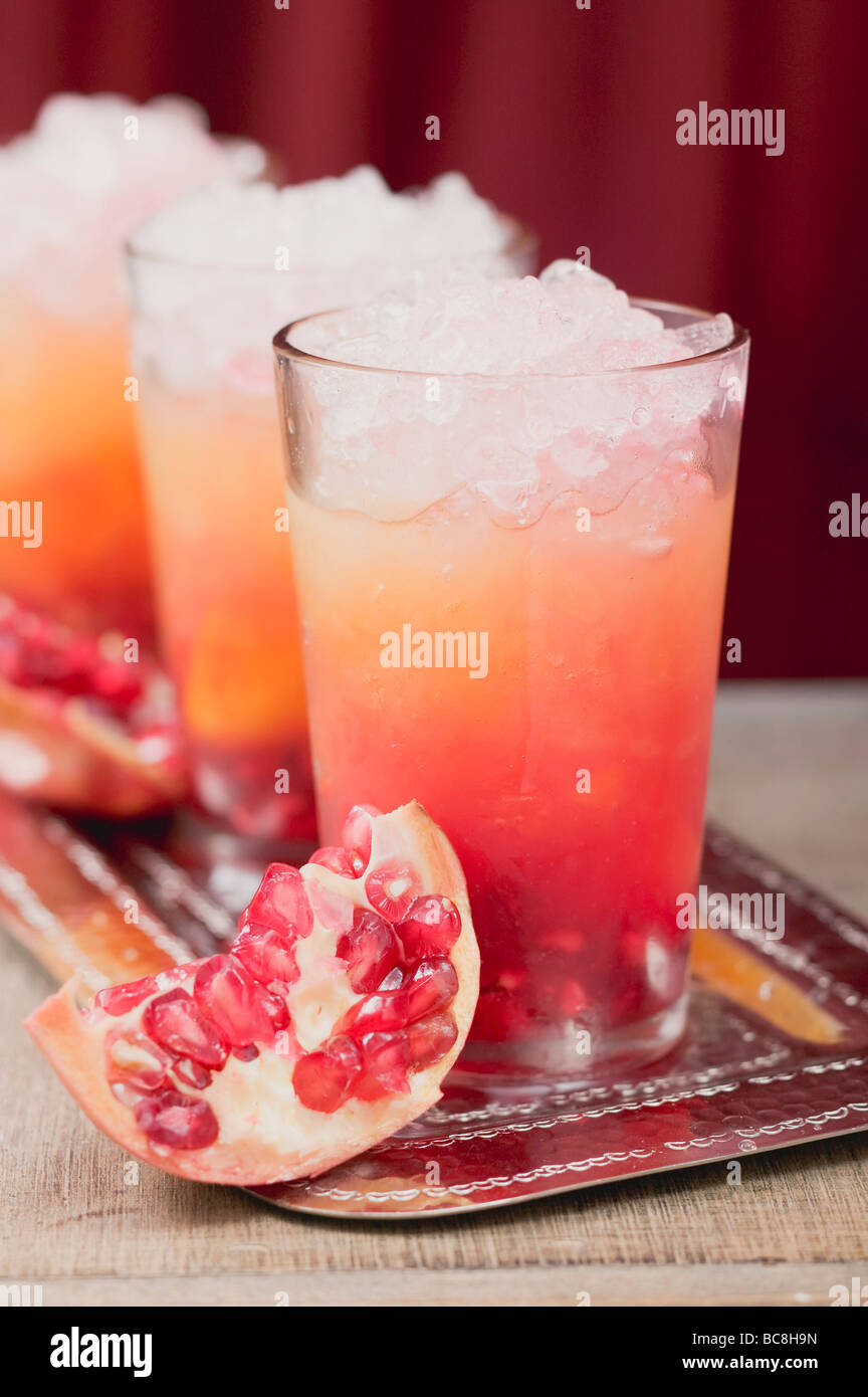 Drei fruchtigen Drinks mit Orangensaft & Granatapfel- Stockfoto