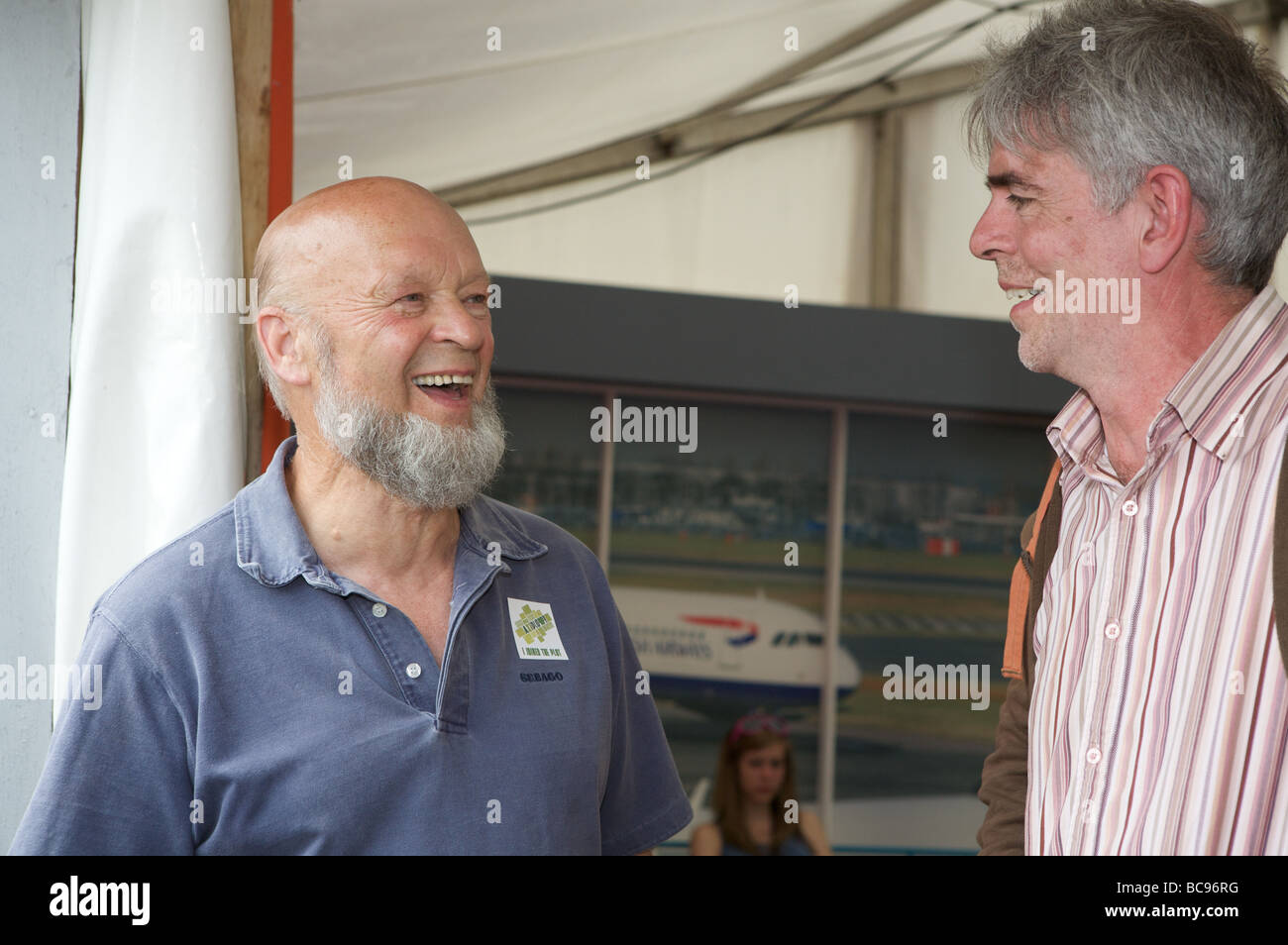 John Sauven (Executive Director von Greenpeace) treffen Michael Eavis (Landbesitzer und Festival Veranstalter) Glastonbury 2009 Stockfoto