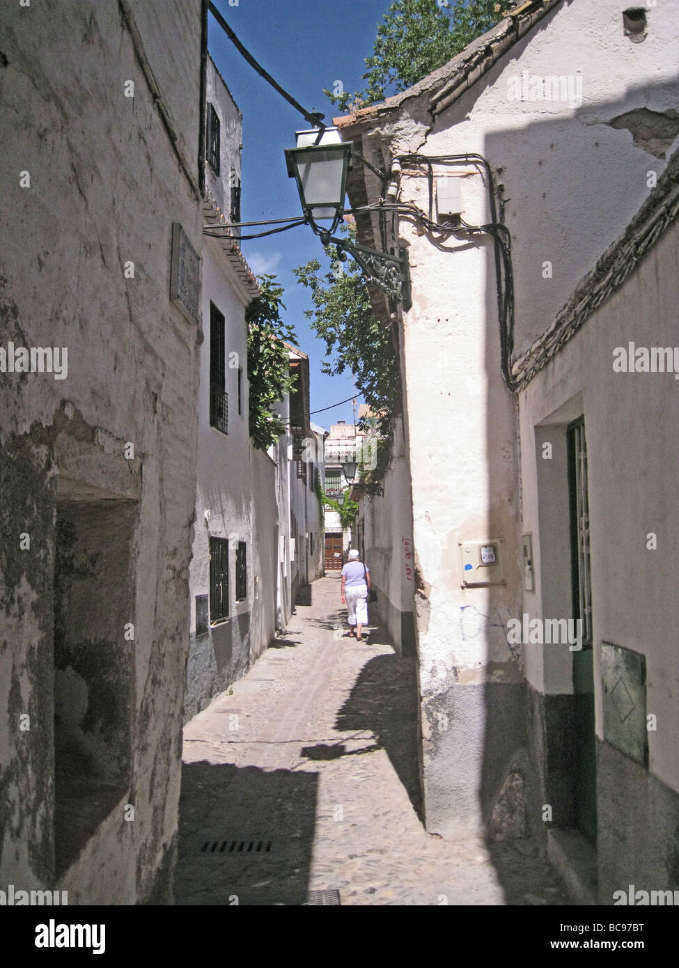 GRANADA, Spanien. Straßen im Stadtteil Albaicín im oberen Teil der Stadt Stockfoto
