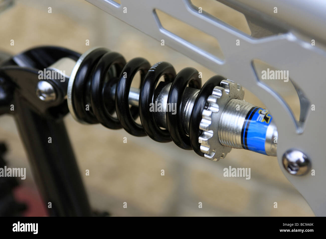 Nahaufnahme von eine verstellbare Stoßdämpfer Federung mit dem Mountainbike  Stockfotografie - Alamy