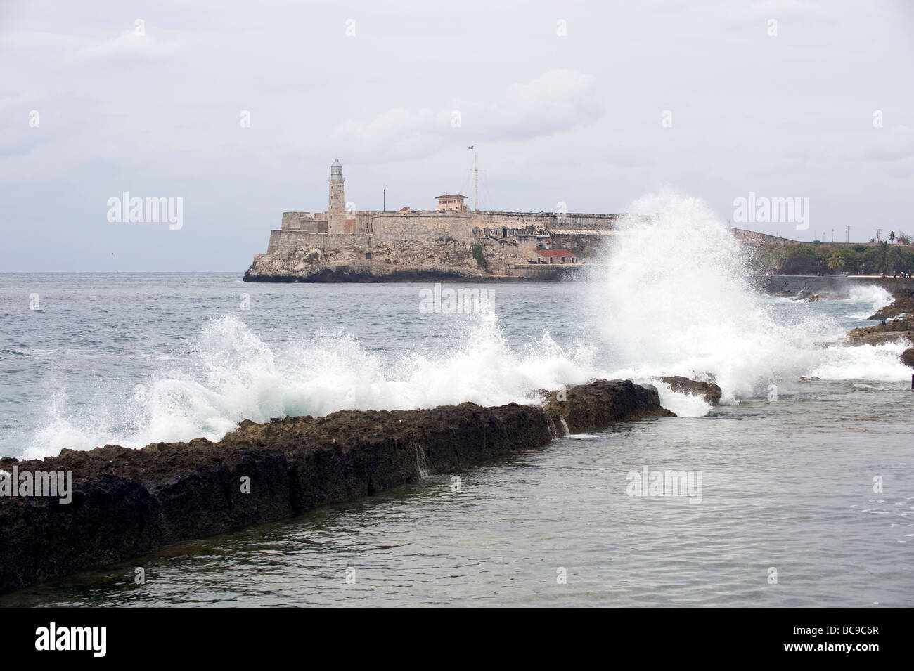 Ankommende Welle am Malecon in Havanna, Kuba Stockfoto