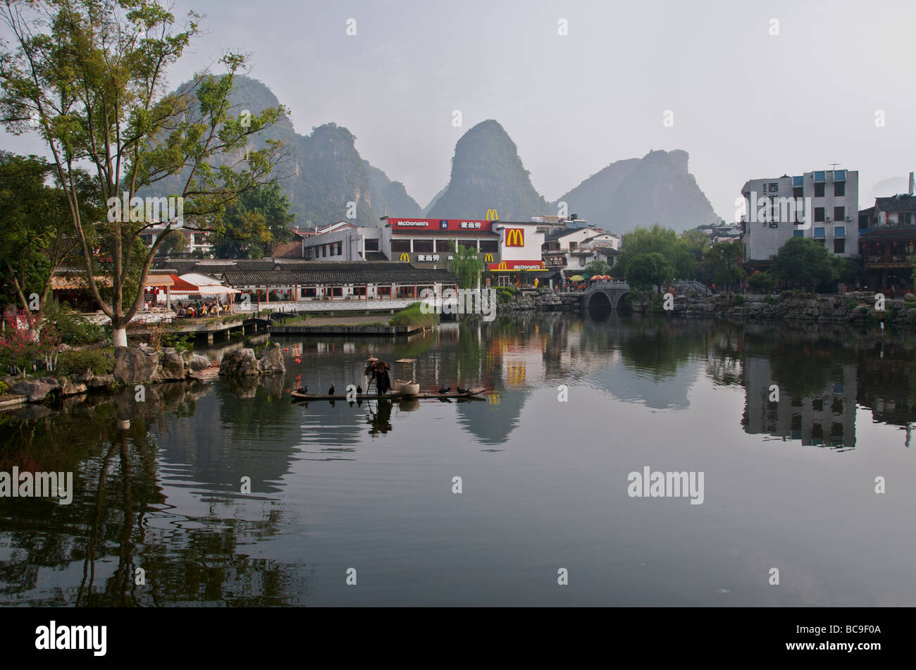 Moderne Entwicklung und Mangel an städtebaulichen Yangshuo Guangxi China Stockfoto