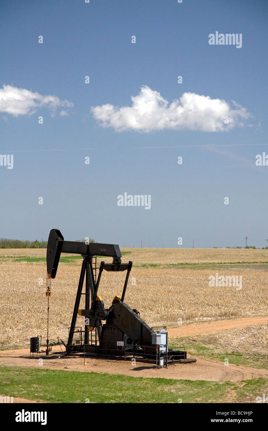 Ölquelle Bohrschwengels in Russell County Kansas USA Stockfoto