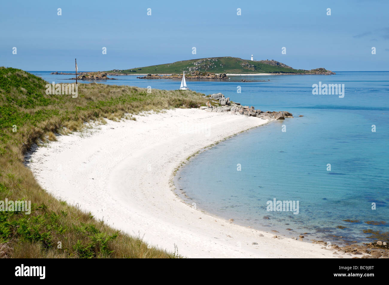 Einen wunderschönen weißen Sandstrand und das türkisblaue Meer, Tresco Isles of Scilly, Cornwall UK. Stockfoto